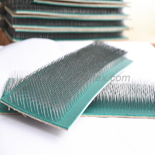 Hand wire brush for card clothing 